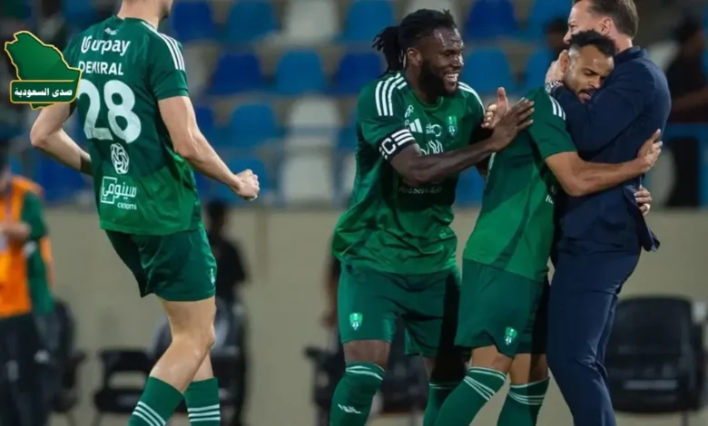 لحظة احتفال لاعبي الأهلي بعد نتيجة مباراة الأخدود والأهلي التي انتهت 4-0 في الدوري السعودي