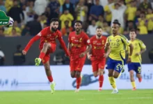 لاعبو القادسية يحتفلون بهدف في مباراة النصر والقادسية التي انتهت بفوزهم 3-0 في الدوري السعودي